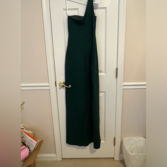 NEW WITH TAGS LULUS ONE SHOULDER DRESS - Picture 2 of 4